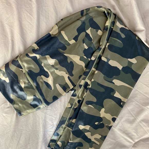 LIKE NEW Nike Dri-FIT 2-Piece Co-Ord Set Khaki Camouflage Sport Bra and Leggings - Picture 10 of 11